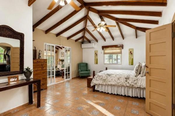 Coronado golf club home with pool