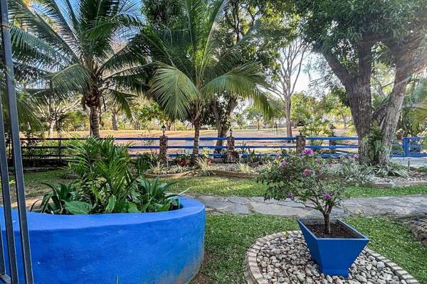 Coronado golf club home with pool