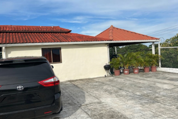Venta de terreno con mejoras en san carlos, frente a la panamericana