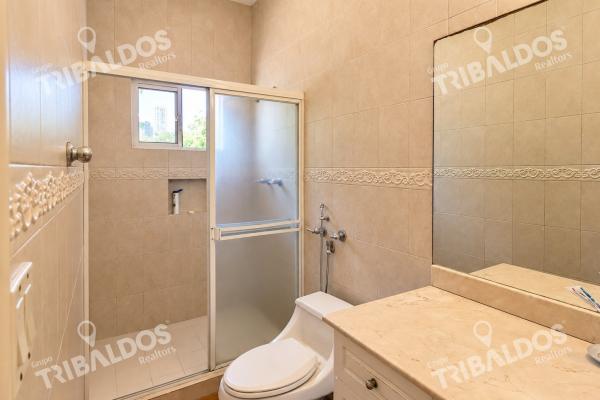 Sale of 2 houses in 1 in costa del este