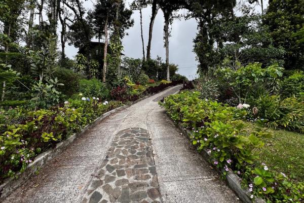 Casa con vistas a la montaña en altos del maría