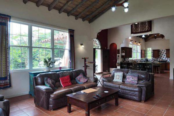 Spacious home for sale in altos del maria with pan