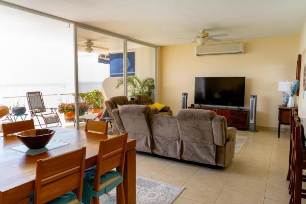 Apartamento de 4 habitaciones frente al mar en farallon