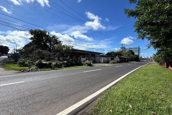 Venta de lote con mejoras