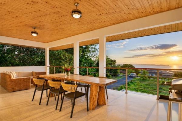 Turnkey ocean-view luxury villa in sea view hills