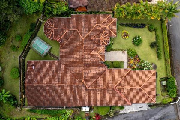 Casa de lujo con jardines en valle escondido boquete