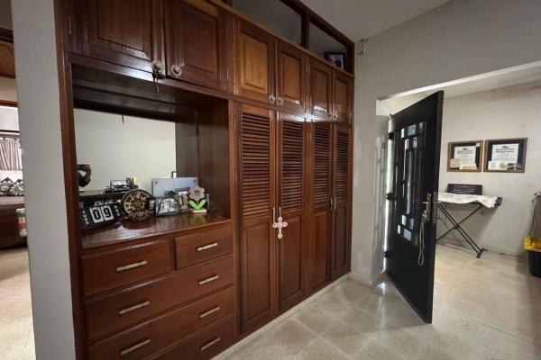 Casa con piscina en lote de 2.239 m²