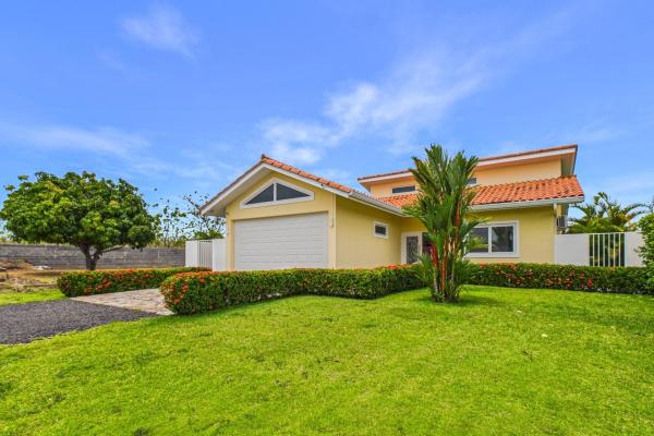 Beautiful modern 2 bdrm home with pool