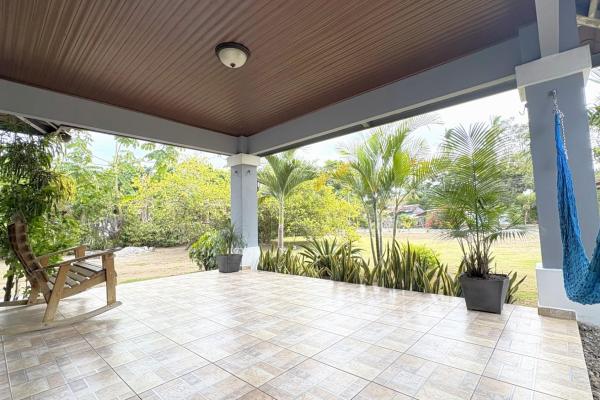 Amplia propiedad con casa y lote de 2.182 m²