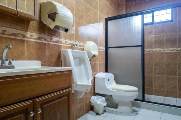 Commercial building for sale in downtown david
