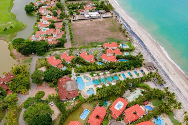 Lot facing the golf course in buenaventura