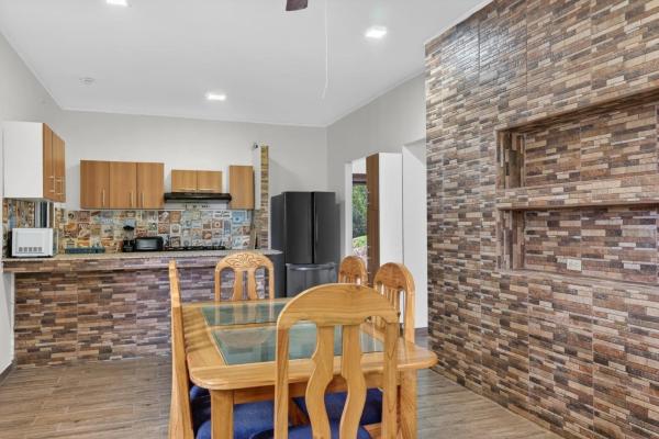 3-bedroom home & apartment near el estero beach