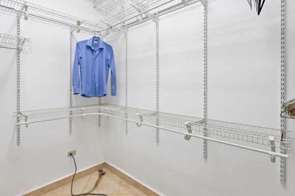 Rare 3-bedroom corner condo in valle escondido