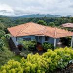 Encantadora casa con vista al cañón en brisas boquetanas