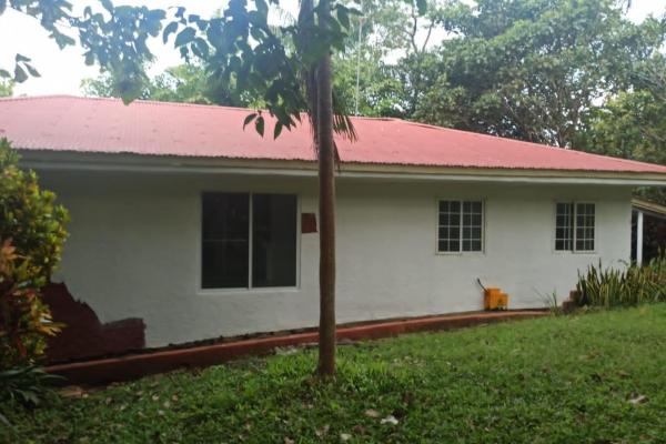 Península with house and ocean access