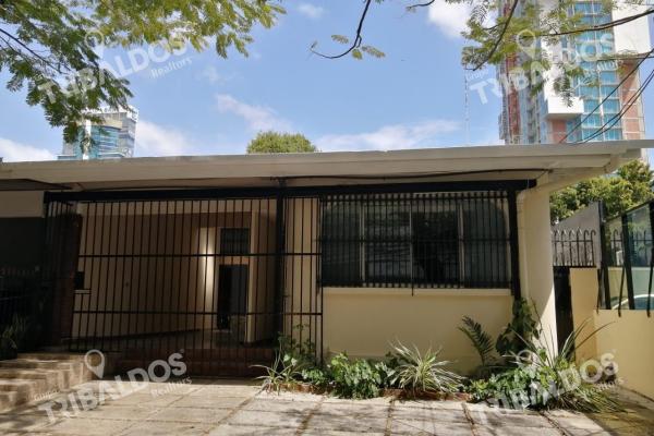 Venta o alquiler de casa comercial en marbella
