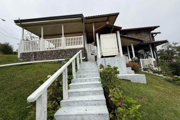 Luxury mountain sanctuary in altos del maría