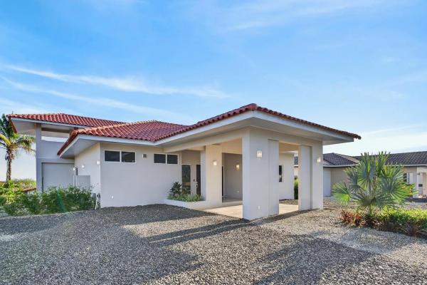 Casa moderna con vista al mar en andromeda estates pedasi