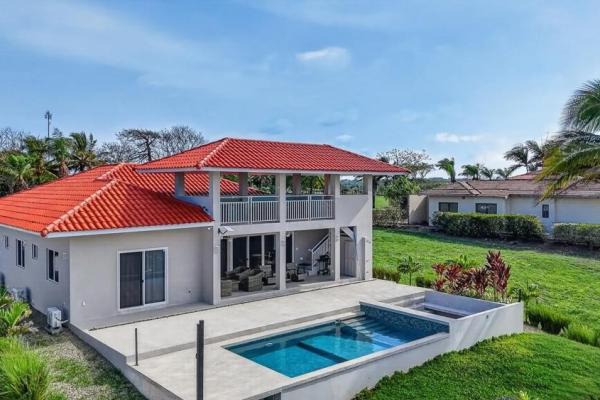 Casa moderna con vista al mar en andromeda estates pedasi
