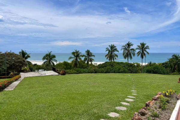 Se vende casa frente al mar en sea cliff