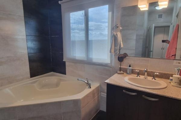 Beachfront apartment with ocean view, ph las olas