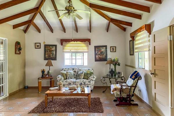 Coronado golf club home with pool