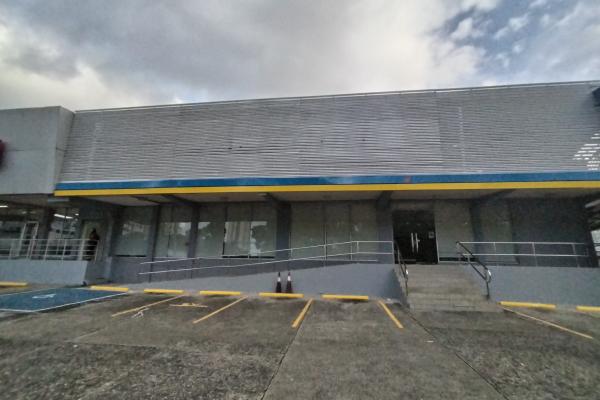Alquiler local comercial via españa a pocos metros de la ernesto t. lefevre