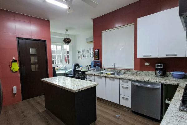 Sale of house in villa valencia, costa sur with solar panels