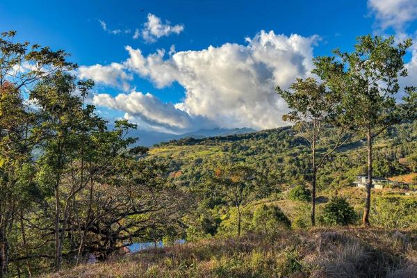 Mountain view lot for sale in jaramillo, boquete
