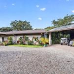 Finca ribereña con dos casas en 3,14 acres.
