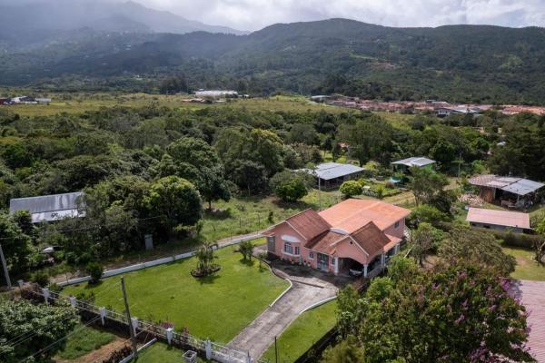 Fully furnished alto boquete home for sale