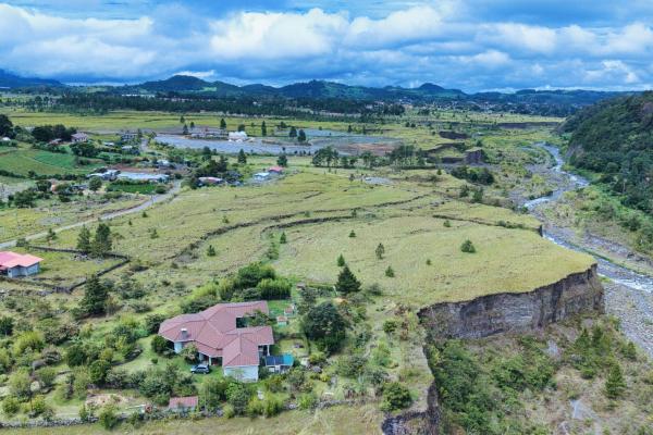 Large residential lot for sale – paso ancho
