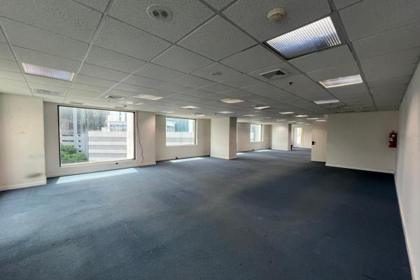 Commercial office for sale at the wtc in marbella.