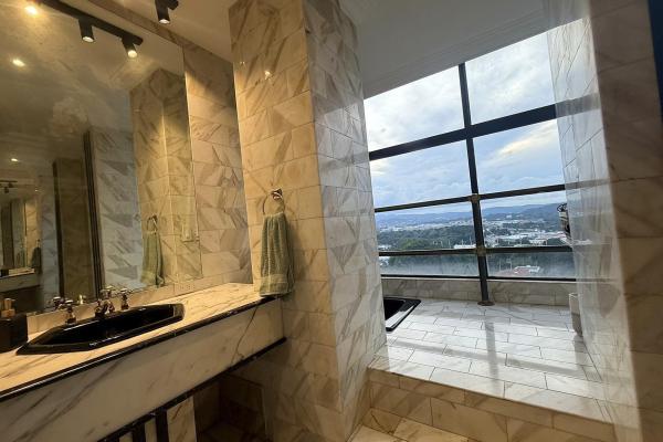The bay at your feet · 360° · 13th floor la cresta