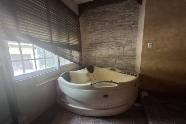 Venta de casa tipo chalet con terreno en la chorrera