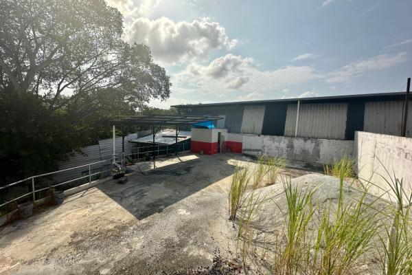 Commercial lot for sale or rent in linda vista
