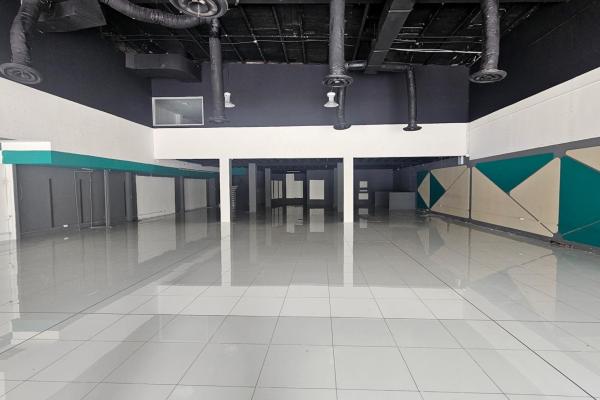 Gran local en via brasil - 815 m2