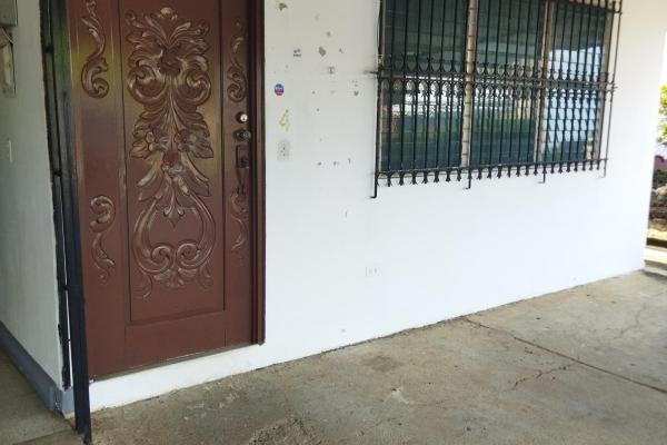 Se vende propiedad de 8 habitaciones con zonificación comercial.