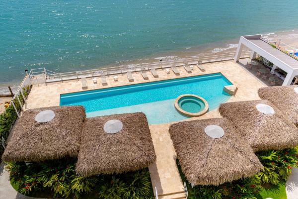 Apartamento de 4 habitaciones frente al mar en farallon