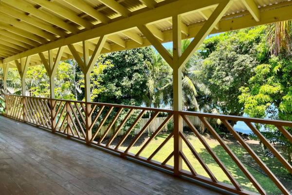Prime oceanfront estate w/dock & beach, isla colon