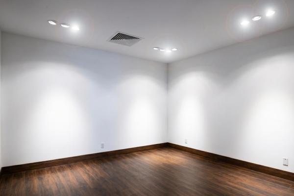 Local remodelado en via brasil para salon de belleza - via brasil 151 m2
