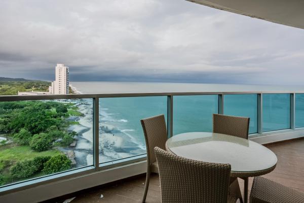 Apartamento frente al mar en ph royal palm, nueva gorgona