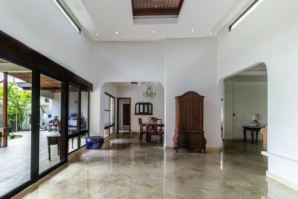 Residence for rent in altos del golf
