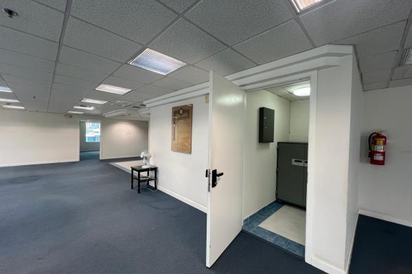 Commercial office for sale at the wtc in marbella.