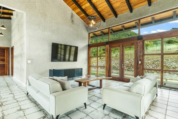 Santa fe high-quality mountain house with pool