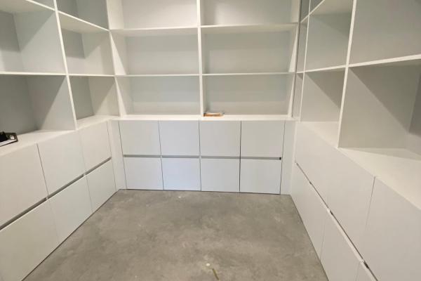 Se vende oficina remodelada en balboa office center