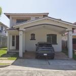 Casa de dos niveles en venta en ph spring hills costa verde la chorrera