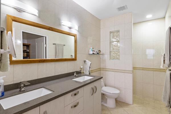 Apartamento de 3 rec. frente al mar en playa la barqueta panamá