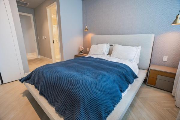 Se vende exclusivo apartamento de 3 habitaciones frente a la isla.