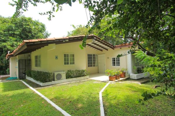 Casa para venta en el corazón de coronado!